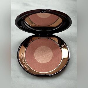 ✨NEW✨ Charlotte Tilbury - Cheek to Chic Blush in Pillow Talk